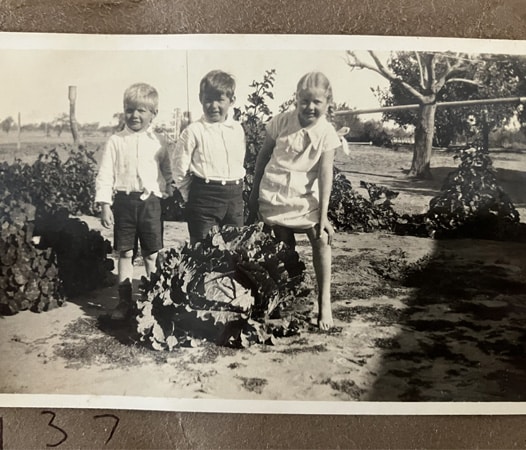 526wx450h-Aug-Helen-childhood